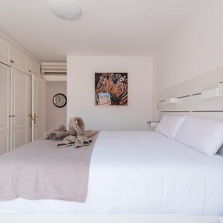 Comfortable 4-Bedroom Villa With Private Gardens Costa Adeje  ภายนอก รูปภาพ