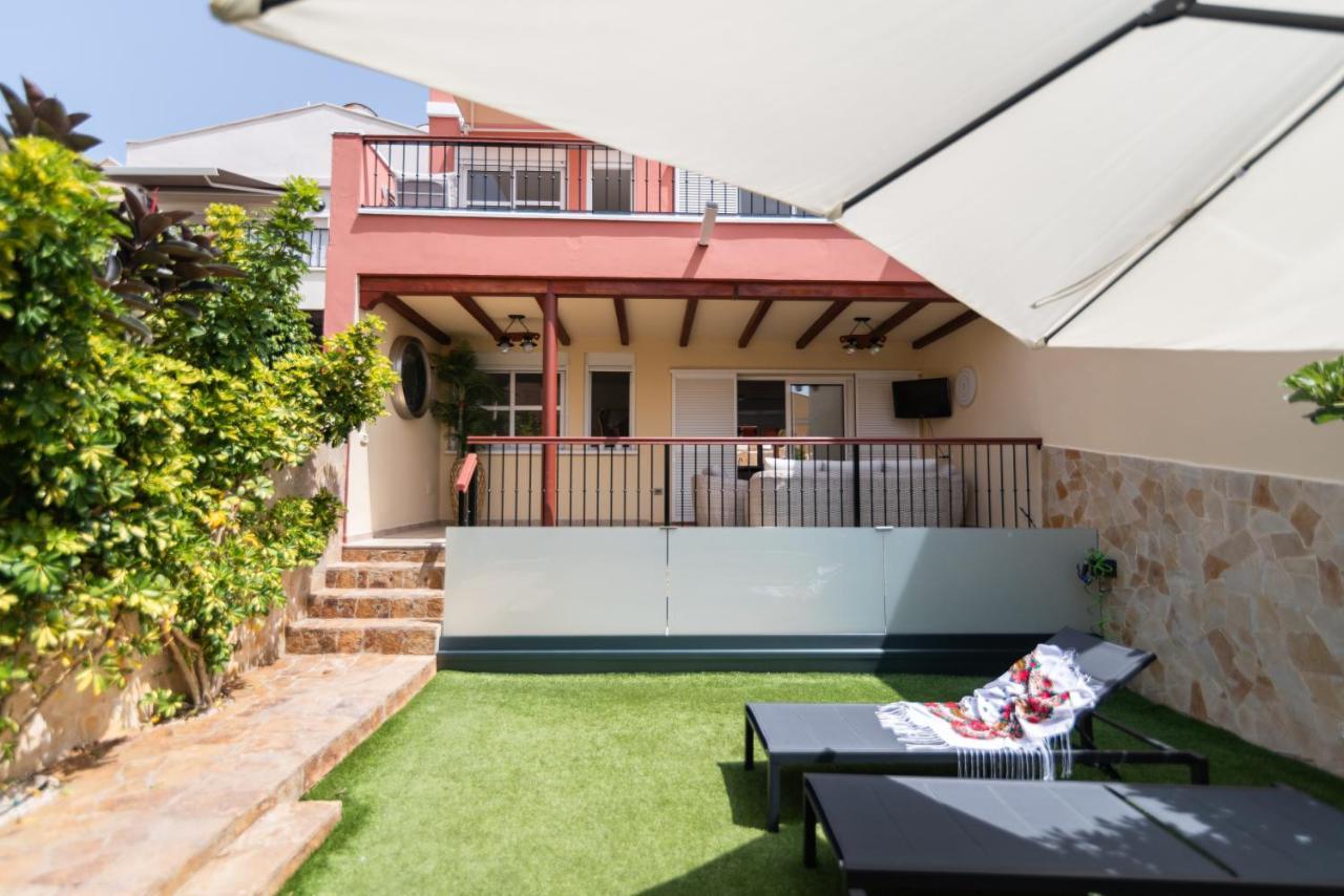 Comfortable 4-Bedroom Villa With Private Gardens Costa Adeje  ภายนอก รูปภาพ