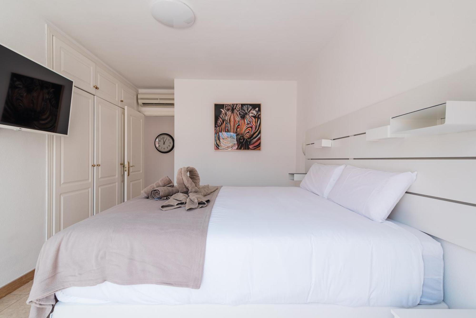 Comfortable 4-Bedroom Villa With Private Gardens Costa Adeje  ภายนอก รูปภาพ