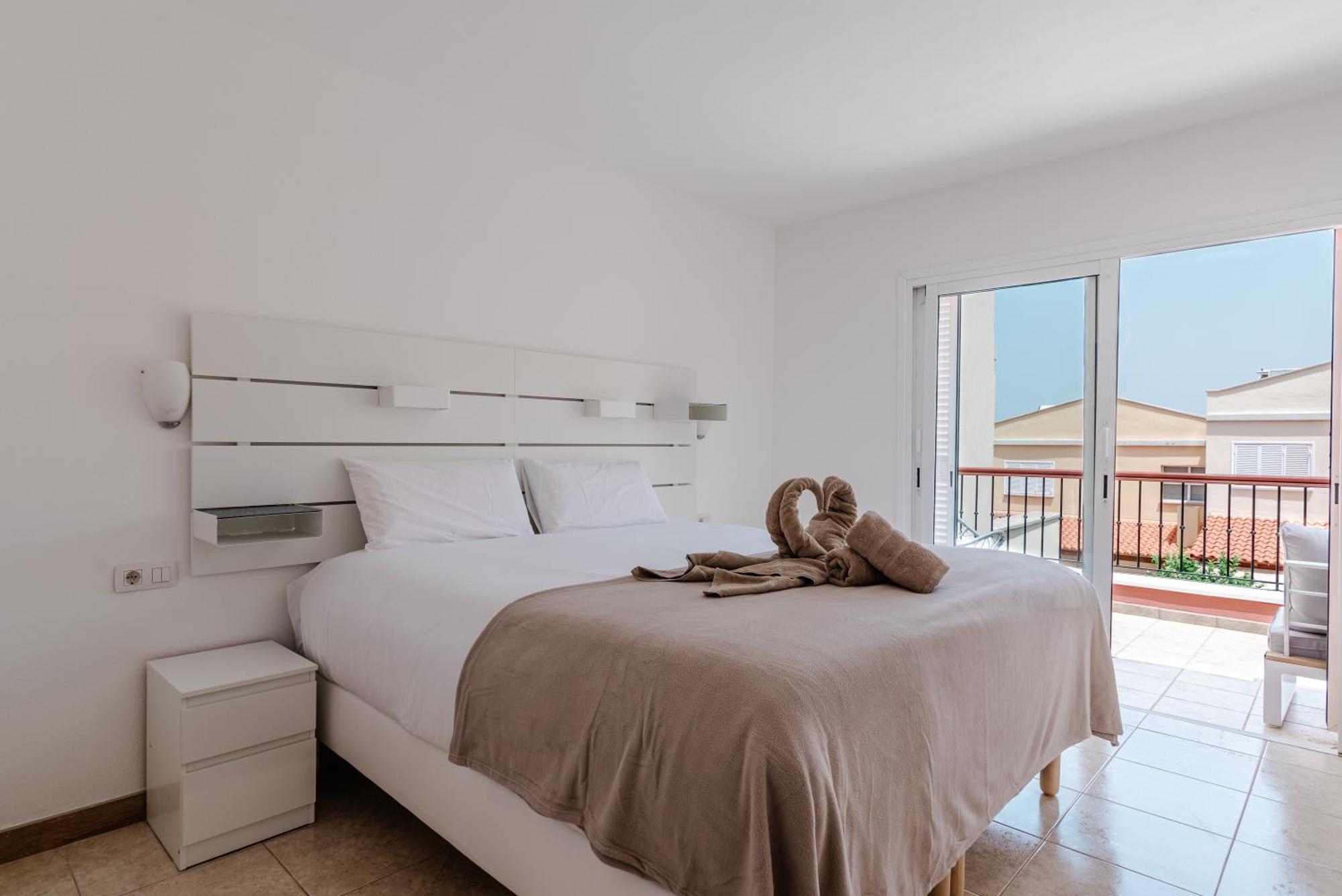 Comfortable 4-Bedroom Villa With Private Gardens Costa Adeje  ภายนอก รูปภาพ