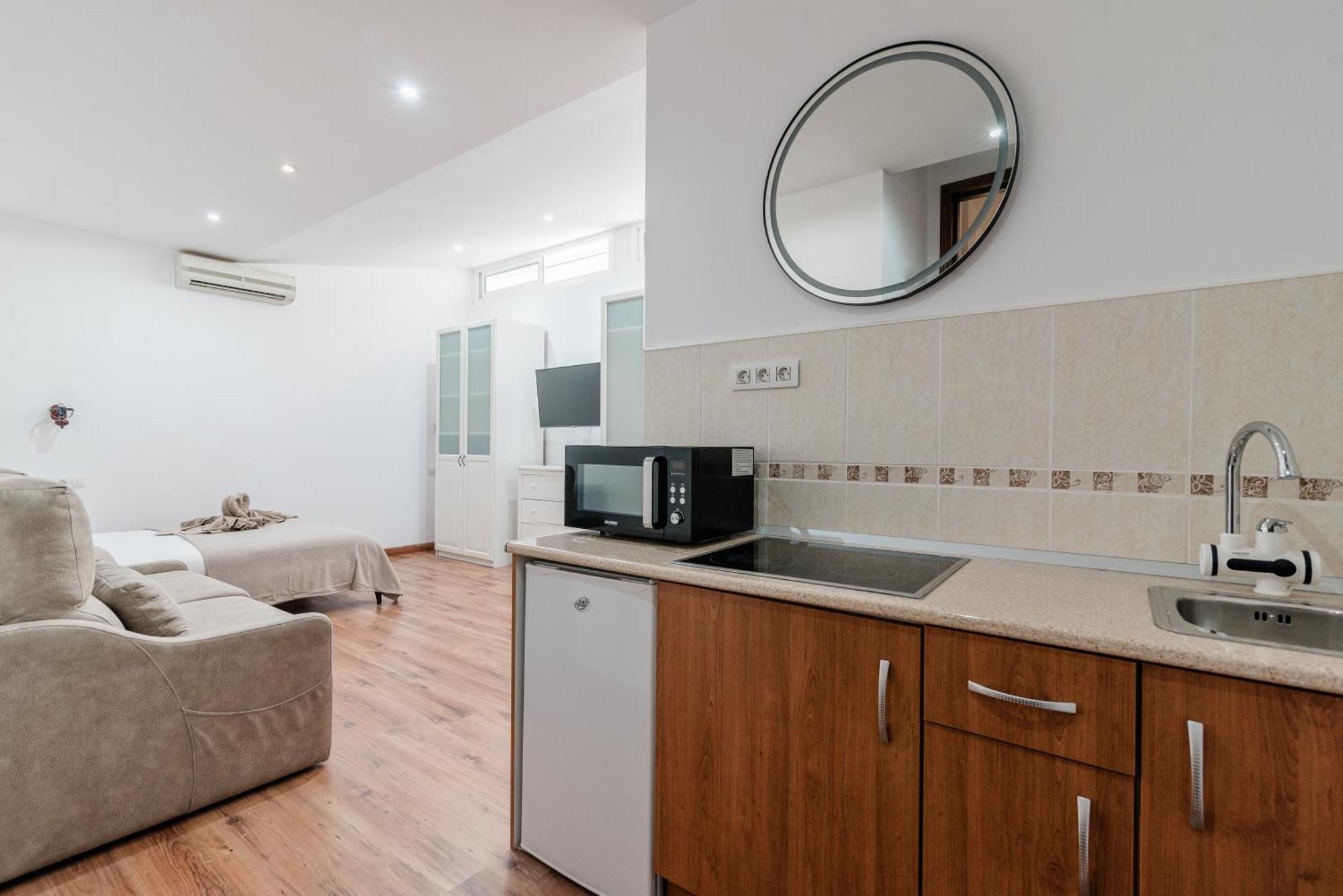 Comfortable 4-Bedroom Villa With Private Gardens Costa Adeje  ภายนอก รูปภาพ
