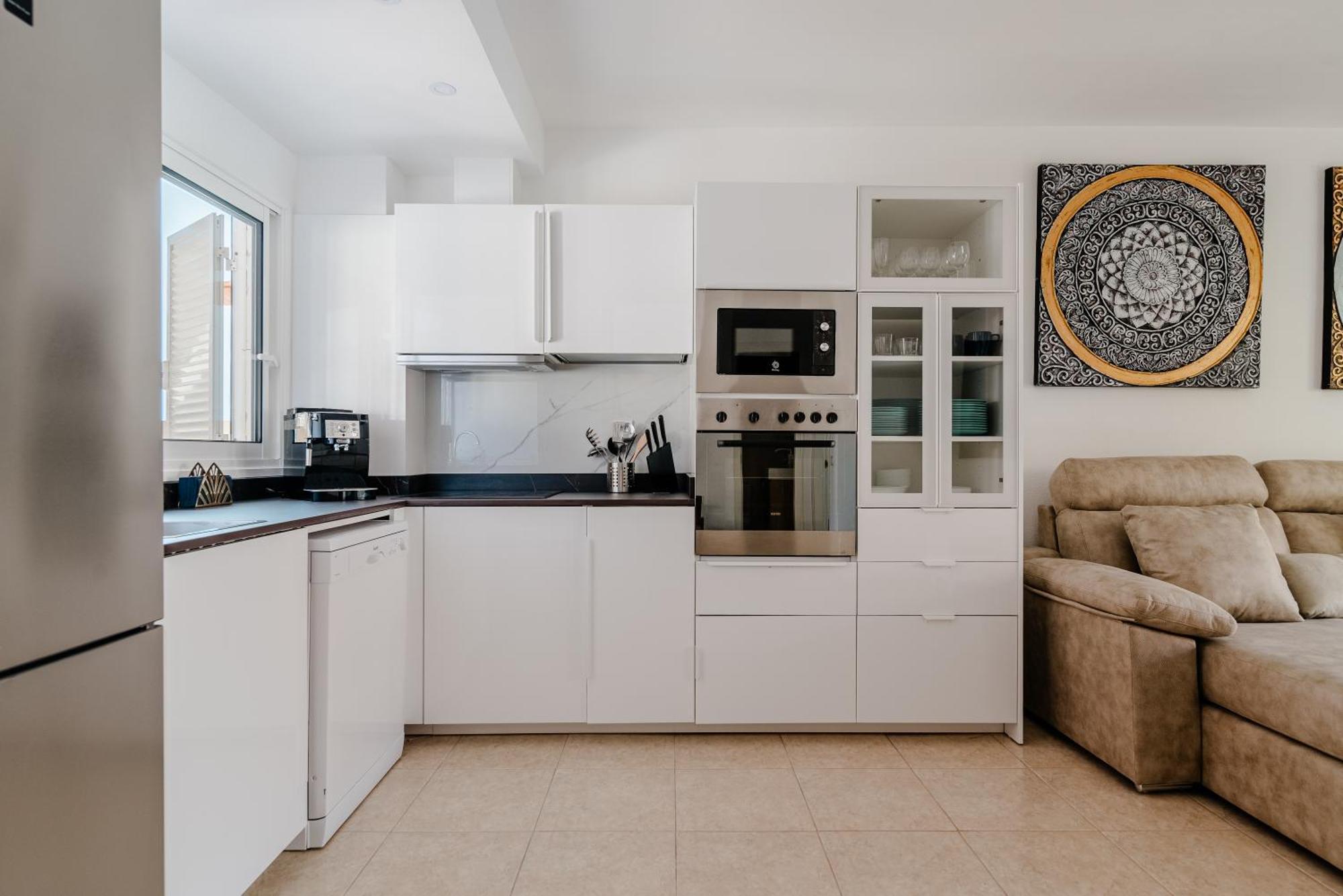 Comfortable 4-Bedroom Villa With Private Gardens Costa Adeje  ภายนอก รูปภาพ